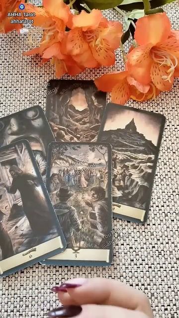 Кто за Тобой следит.../ 1 /  #tarot #shorts