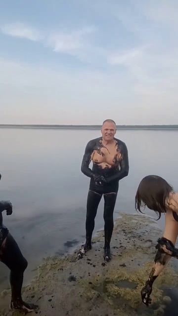 оз. Шантропай. искупались, обмазались лечебной грязью. Возможно даже есть восстановительный эффект😁