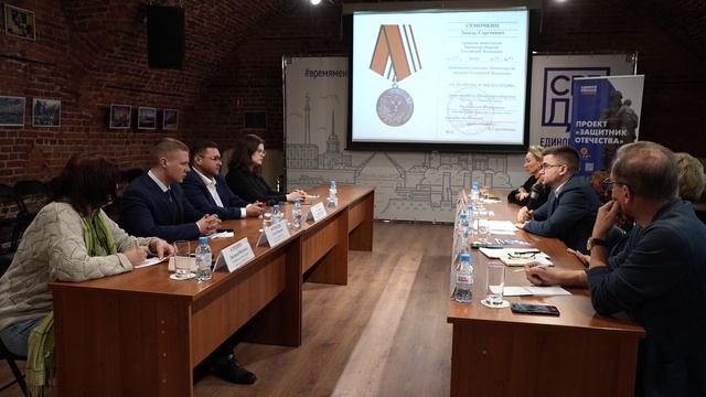 Видеосюжет об очередном заседании пресс-клуба "Единой России"