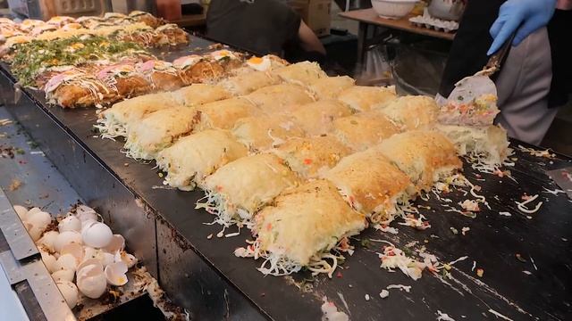 Японские уличные блины с яйцом и беконом