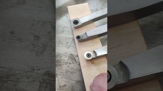 Токарные резцы со сменными насадками