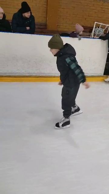 катаюсь на коньках