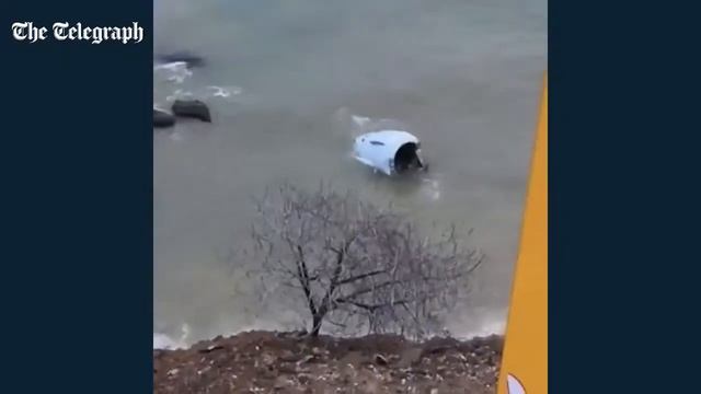 Boeing 737-800, Pegasus Airlines, skids off runway on Black Sea  #Turkey #turkeyplane #pegas