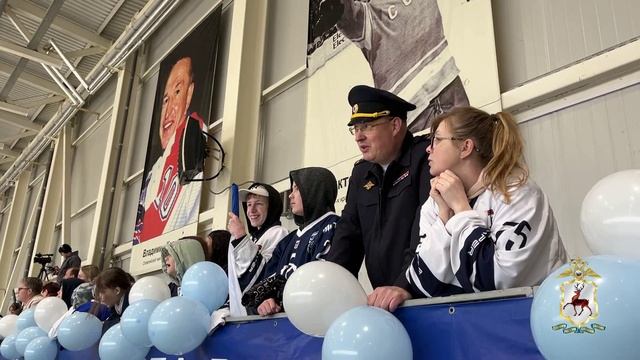Нижегородские полицейские организовали посещение хоккейного турнира детьми