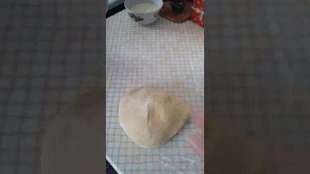Амелия делает хворост :).