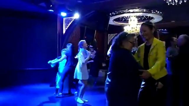 Бекшаева Ольга поёт.для ветеранов синий плпточек