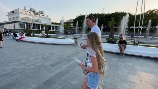 Гуляем по Одессе 2023. Пляж Ланжерон. Распаковка подарка для детей от отеля Немо.