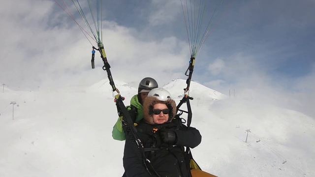 Полет на параплане в Грузии Гудаури 2022