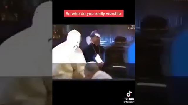 “Here_you_see_the_Pope_kissing_the_hands_of_David_Rockefeller,_Henry