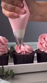 Pink cupcakes #sweets #cake #cupcake #bento #pops