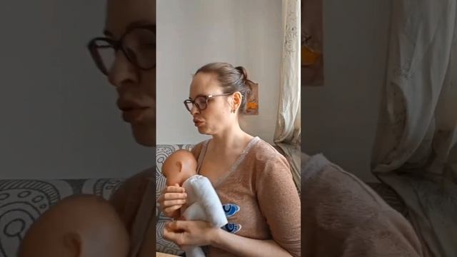 Подгибает пальчики на ножках, с трудом могу их расслабить.