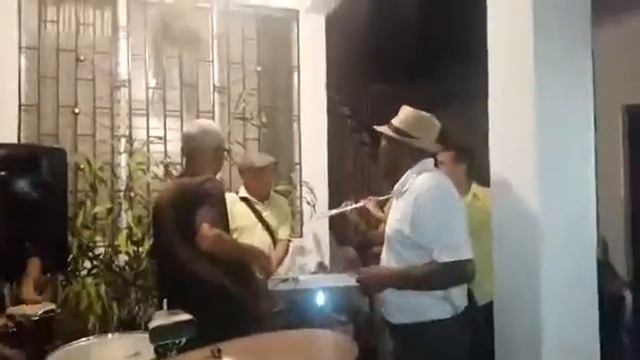La guayaba de la esquina de Mirabal Catia la mar
