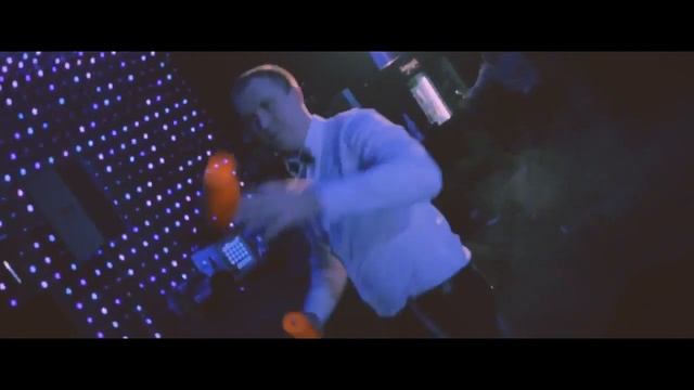 Бармен Шоу в Ресторане Версаль