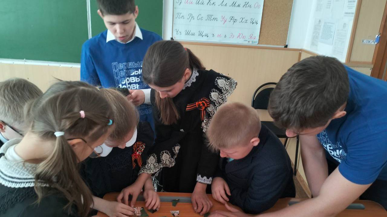 АКТИВИСТЫ ДВИЖЕНИЯ ПЕРВЫХ МБОУ 