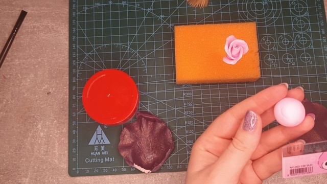 леплю розу из зефирной глины