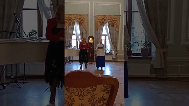 Льёт Жемчужный свет луна