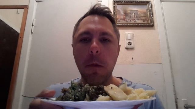 MUKBANG. КУШАЮ ОТВАРНУЮ КАРТОШЕЧКУ И ТУШЁНЫЕ БАКЛАЖАНЫ