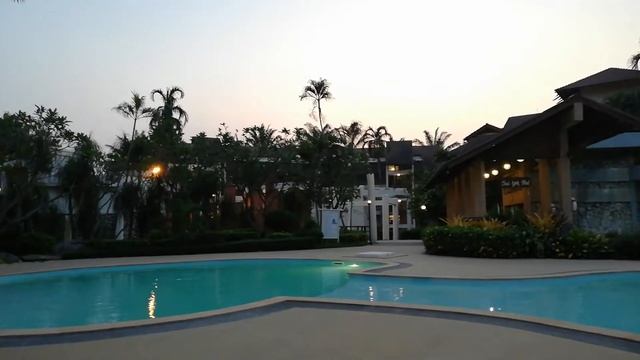 Вечер, бассейн, отель "Felix River Kwai Resort", Канчанбури, Таиланд