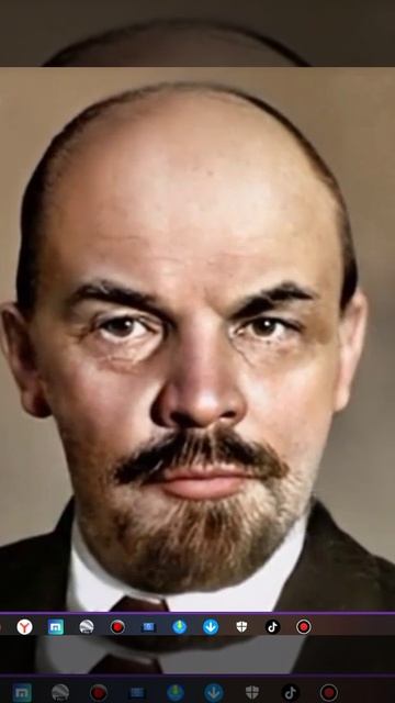 Ленин снова с ними. Ура товарищи!