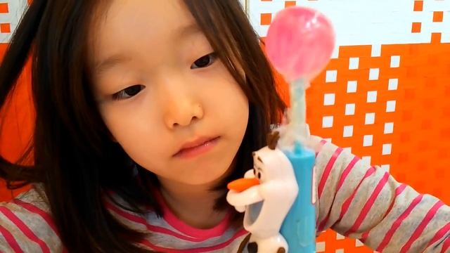 겨울왕국 스핀팝 자동 캔디/アナ雪スピンポップ/FROZEN Spin Pop Spinning Nose Olaf & Waving Hand Anna: Haul Sweets(ENG Sub
