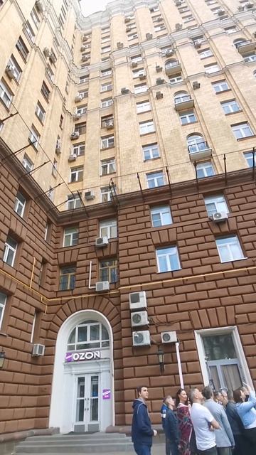 Дом "Ириска" из блоков, похожих на конфеты "ирис".