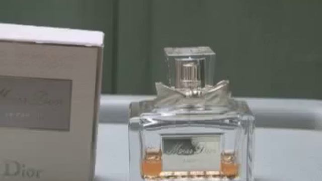 Vente de parfums (Miss dior le parfum et Scarlett de Cacharel)