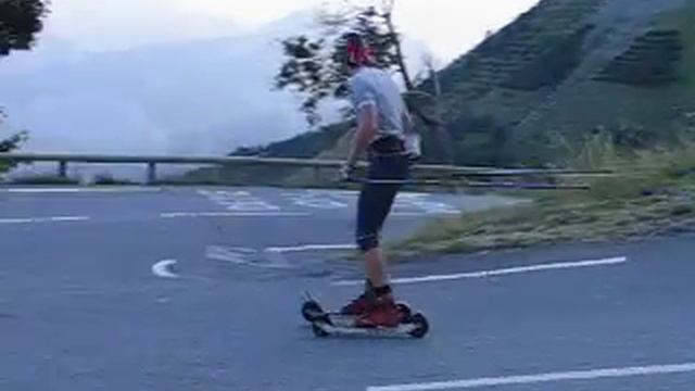 Alpe d'Huez - everywhere on Jenex V2 rollerski, virage #2 (www.xc-elitesports.com)