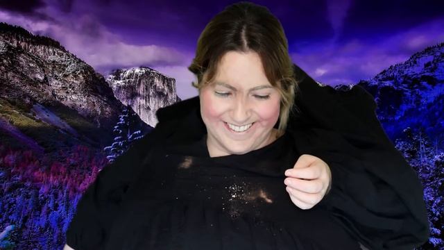 Joker Make Up Look mit anderen Händen inspiriert von Harley Quinn