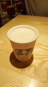 Пробуем классическую шаверму и кофейный напиток РАФ. Станция метро Спортивная в Санкт-Петербурге.