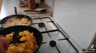 Картошка 🥔 жареная с луком и перецм