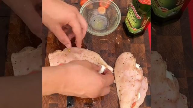 Сочная грудка курицы на гриле.