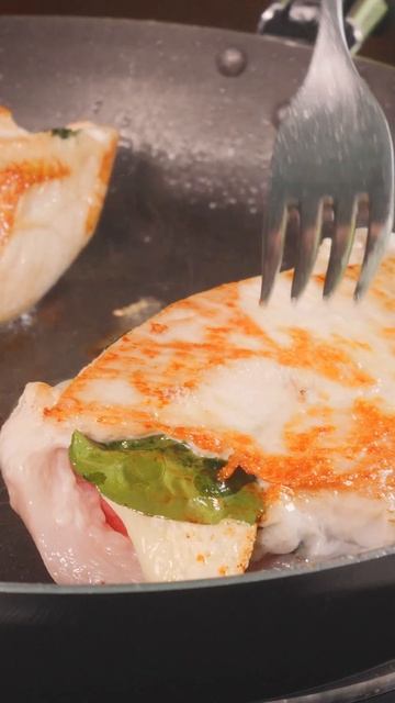 Грудка фаршированная помидорами и сыром
