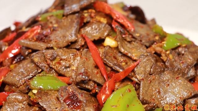 【陕北霞姐】弟弟买一副驴肝肺，霞姐做爆炒驴肝＋驴肺汤，吃肉喝汤两不误，过瘾！