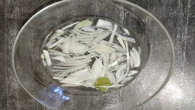 Салат с языком и горошком