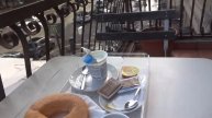 Рим.Завтрак на уютном балкончике с видом на оживлённую улицу,,Сезарио,,.