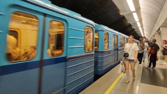 Прибытие ЕЖ-3 поезд метро на БКЛ