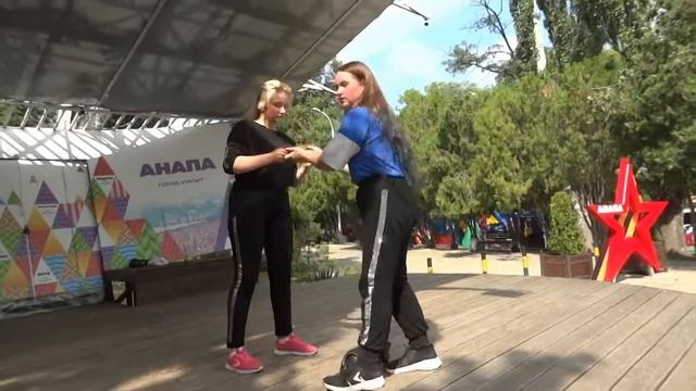 В Анапе мало флэшмобов или про рандомную музыку от Марии и Анастасии