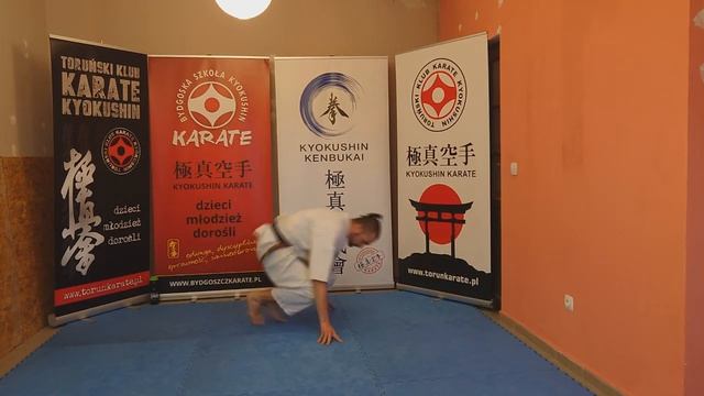Trening juniorów - Adam Witkowski 2dan (1) | Podstawy karate dla dzieci