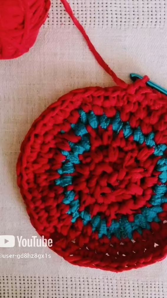 из ветоши связала круглые коврики #коврики #рукоделие #вязание