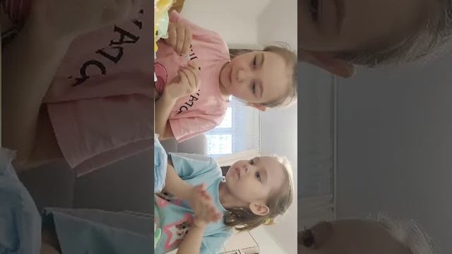 Лепим с сестрёнкой