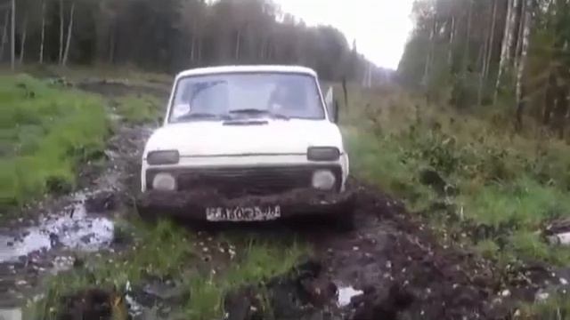 Mercedes G Wagon And Lada Niva Off road 4x4 River Crossing1