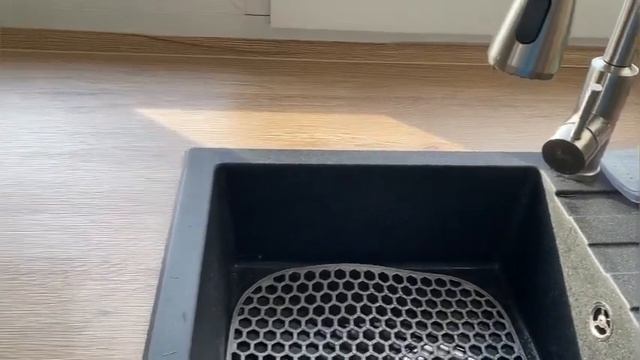 Мои мужчины работают на улице 👍 Занимаюсь домашними делами 😉￼￼ Жареная печень/оладушки👌👌👌￼