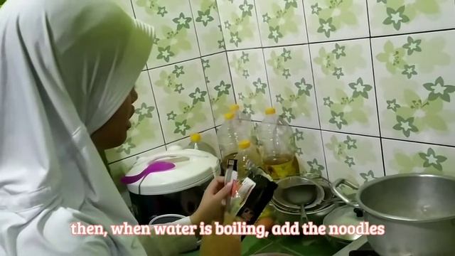 How to make spicy instant noodles by Tasya Valentina