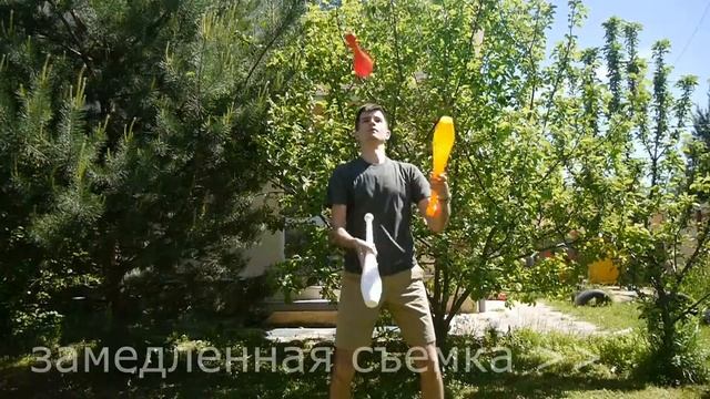 Жонглирование 3-мя булавами на улице