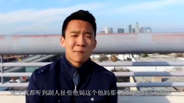 Китаец читает рэп на 7 языках