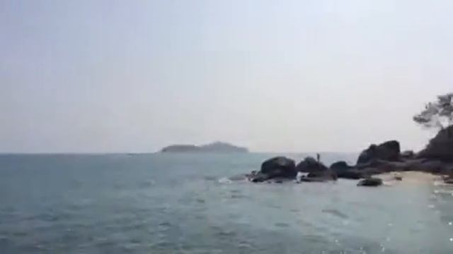 Мы на маленьком пляже близ чалон пхукет