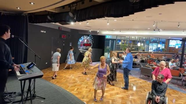 Live music and entertainment with Fortunato aRedlands Sporting Club P2