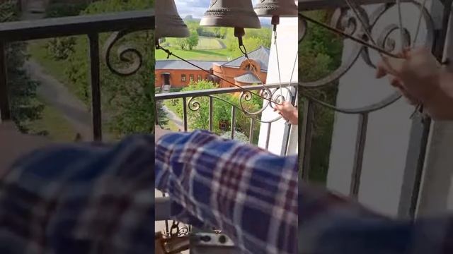 каждый на пасхальной неделе может позвонить в колокола как и я