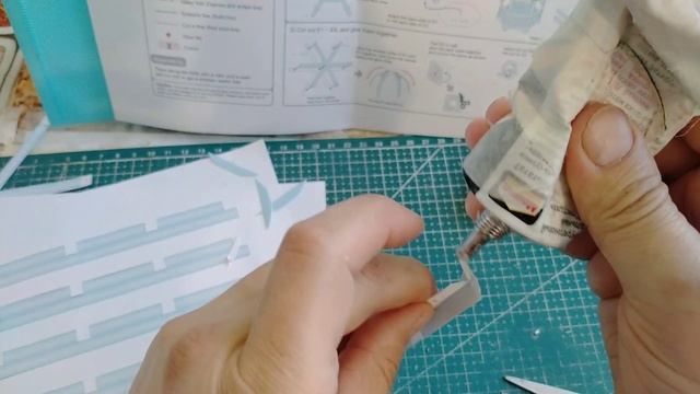 Канарейки в клетке из бумаги своими руками.