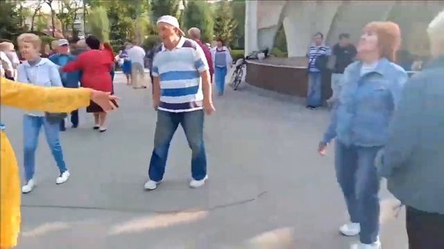 А ЛЕТО ЦВЕТА СОЛНЦА,ЗОЛОТОМ РАСШИТОЕ!!!